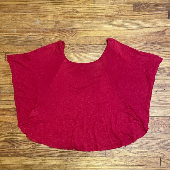 Small Guess Batwing Top - Picture 3 of 4